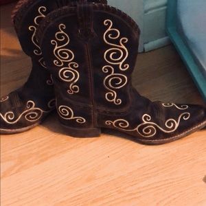 Brown boots with white swirls❗️